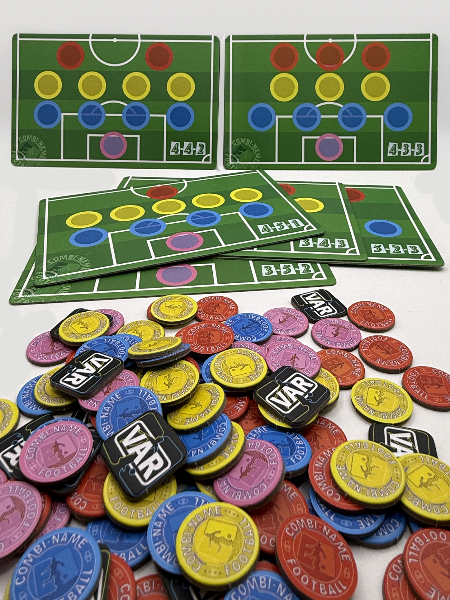 UN JEU COMBI-NAME FOOTBALL